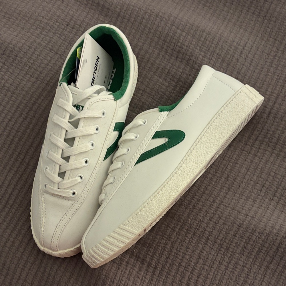 NWT Tretorn White and Green Casual Sneakers